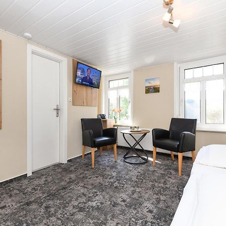 Pension Burggaststaette Heyken Neuharlingersiel Exterior foto