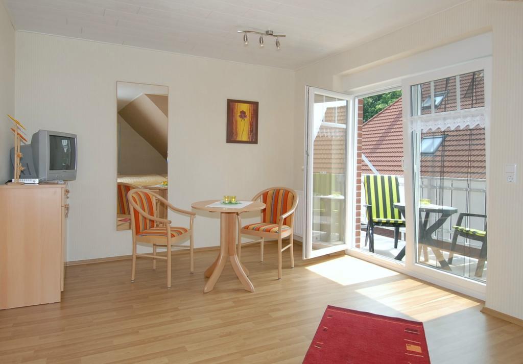 Pension Burggaststaette Heyken Neuharlingersiel Quarto foto
